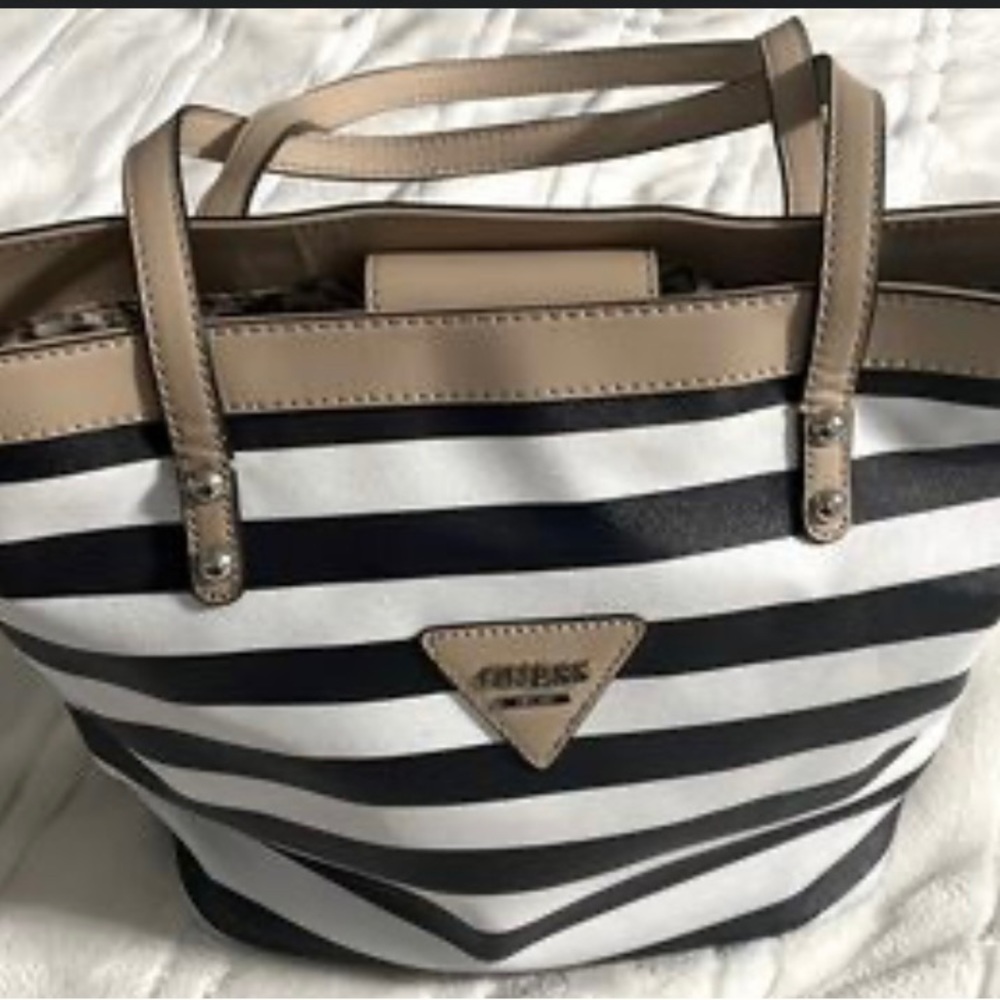 guess purse